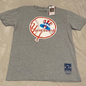 Mitchell & Ness Yankees Logo T Shirt